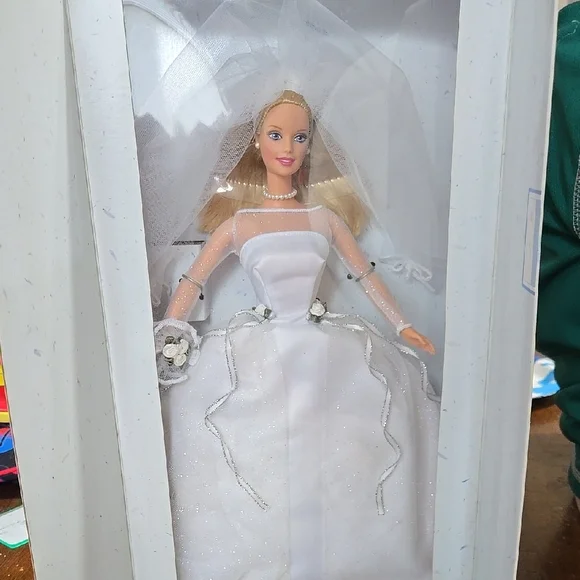 Barbie Bridal Doll in Elegant White Gown - Picture 1 of 7